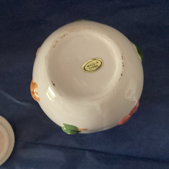 Ceramic sugar bowl and creamer set white with painted ribbon and bow design - Picture 9 of 11